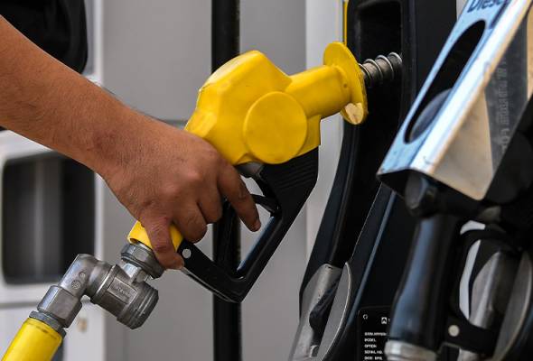 Kad kredit, debit asing disekat beli petrol RON95 mulai 1 April Ini