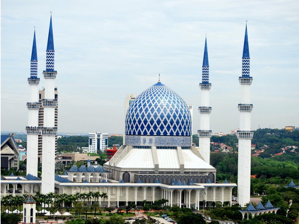 Solat sunat Aidilfitri akan dilaksanakan pada jam 8 pagi sekiranya raya jatuh pada hari Jumaat